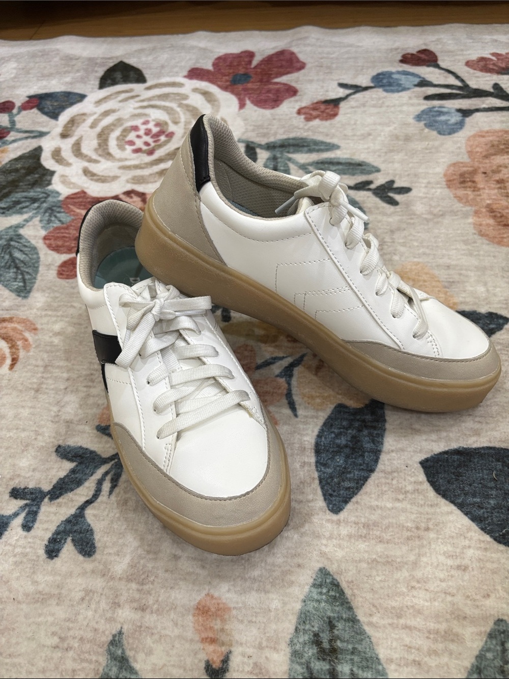 Dr. Scholl's White Low-Top Sneakers with Tan Sole and Black Heel Tab